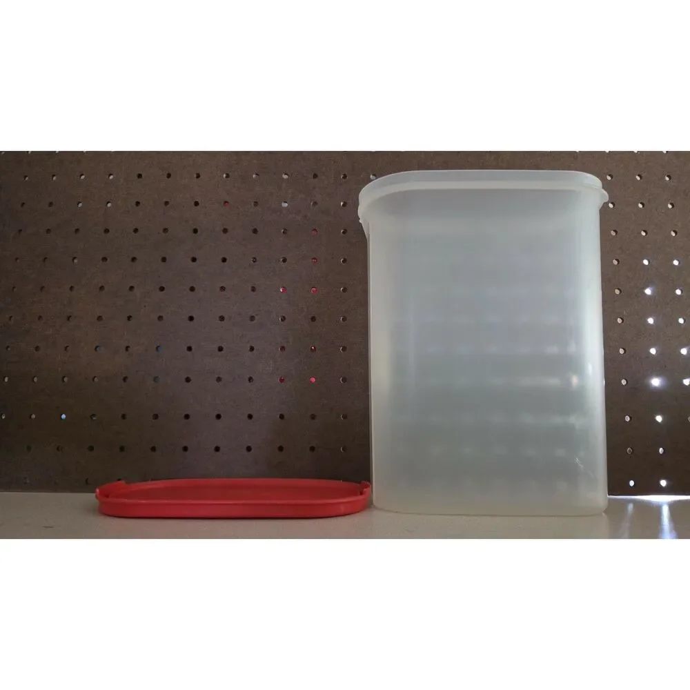 Tupperware Container 1614-2 9 3/4 cups with red solid lid